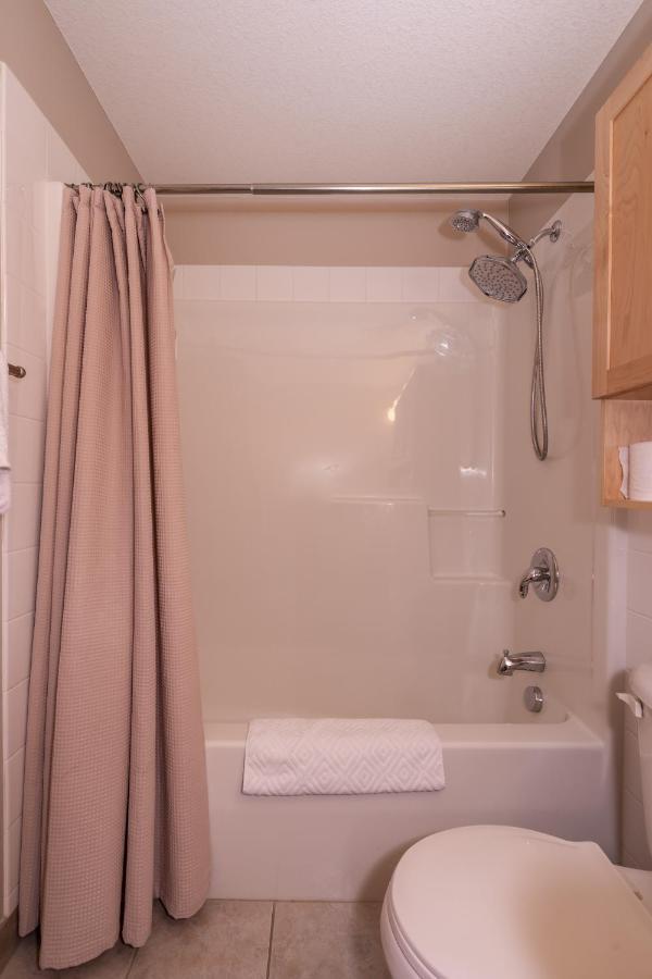 Fenwick Vacation Rental Open Hot Tub Glorious Mountain 2 Bedroom Канмор Экстерьер фото
