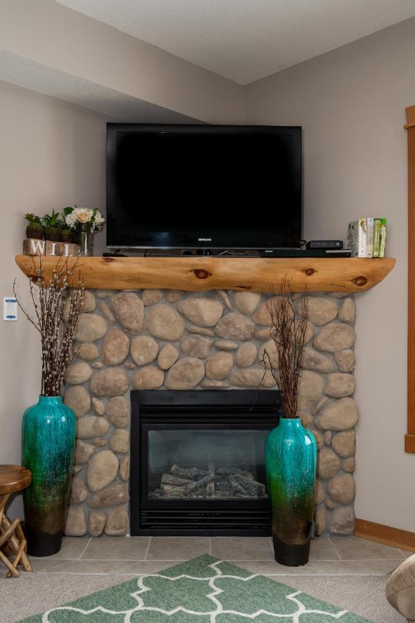 Fenwick Vacation Rental Open Hot Tub Glorious Mountain 2 Bedroom Канмор Экстерьер фото